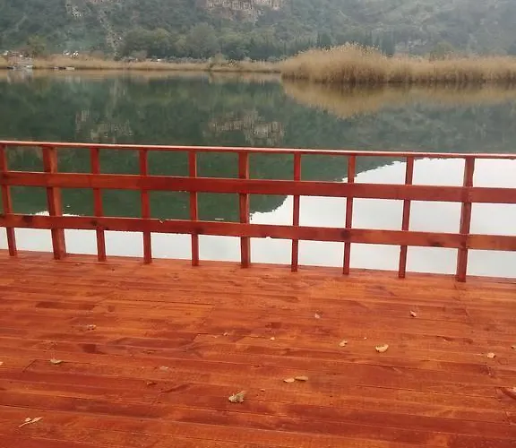 ホテル Holiday Hotel Dalyan