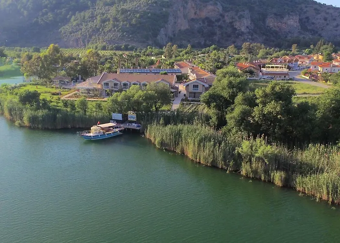 Отель Holiday Hotel Dalyan 2*